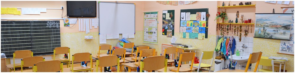 Klidné školní prostředí s místem pro čtení a učení